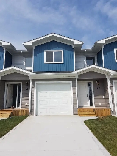 AMAZING Home in Sylvan Lake with Attached Garage! Image# 10