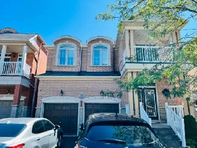 Balcony room on rent in 4 bedroom house Image# 8