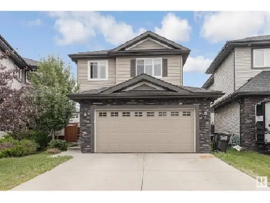 Double attached two-level house in Allard-Edmonton Image# 8