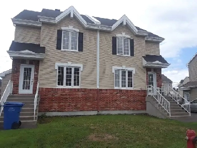 Grand 5 1/2 sur 2 étages avec cour Lachute Image# 6
