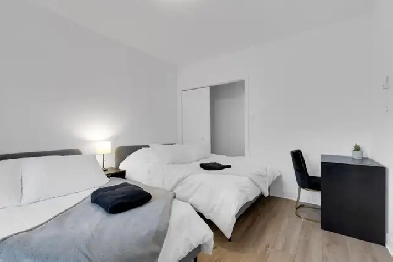 Spacious Bright Furnished Room – Near Metro – $900 – Ville-Marie Image# 4