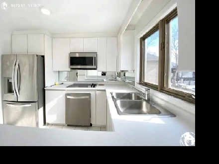 LARGE 2BR DEN BIG PATIO 1600SF Available September 1, 2025 Image# 8
