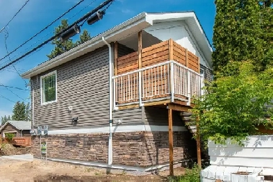 Beautiful Carriage Suite is Available to the Right Tenant Image# 2