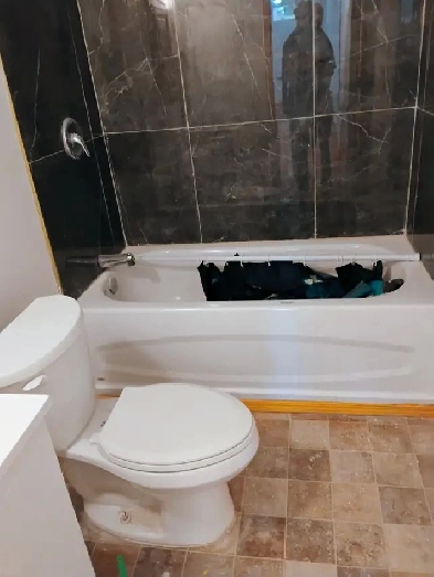 Basement Suite - new House - West End Image# 6