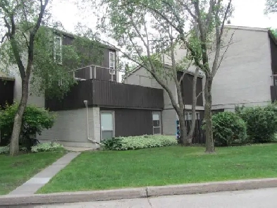 Wow! very nice 3 bed room apartment very close to UofM for rent Image# 1