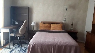 Chambre meublée non-fumeur/disp 1 septembre-700$-métro Angr/Monk Image# 1