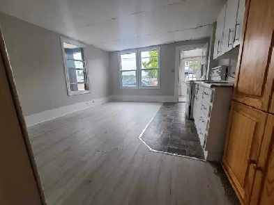 Trenton 1 bedroom ground floor apartment $1150 all inclusive Image# 1