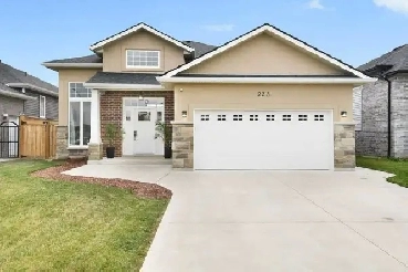 STUNNING RAISED RANCH IN A QUIET NEIGHBOURHOOD IN AMHERSTBURG Image# 1