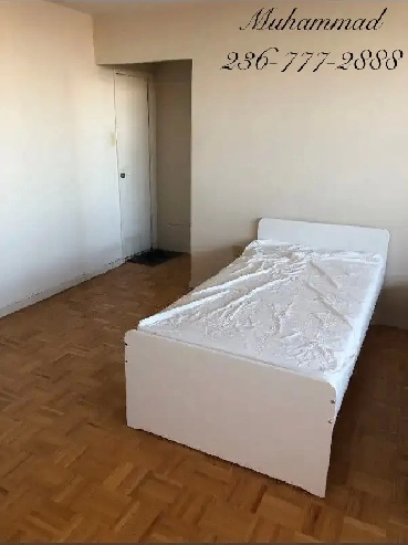 Living Room For Sharing-Exquisite Hawks Eye View Of Toronto Image# 1