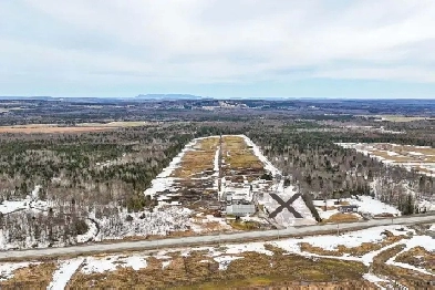 Weedon (Estrie) : Domaine équestre de 71 acres, écurie 17 box Image# 9