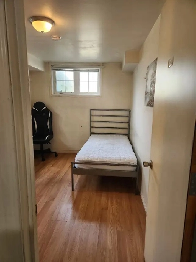 York U Subway  house half basement bedroom with private washroom Image# 1