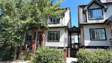 1580  sqft,️ 2 bed,  3 bath, ️ 2 living,  den Image# 30