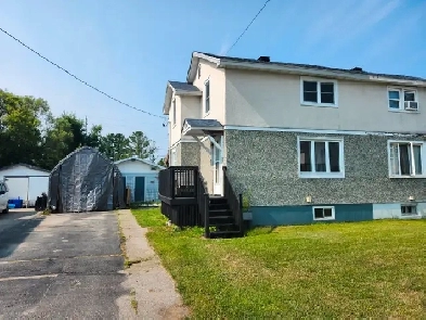 Charming Semi-Detached Home in a Wonderful Small-Town Setting! Image# 1