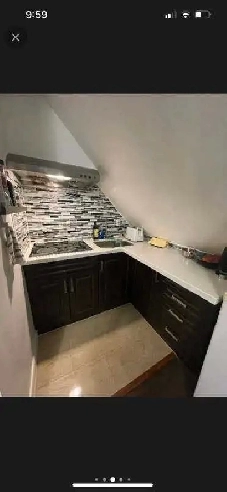 Downtown Toronto bachelor studio for rent Image# 2
