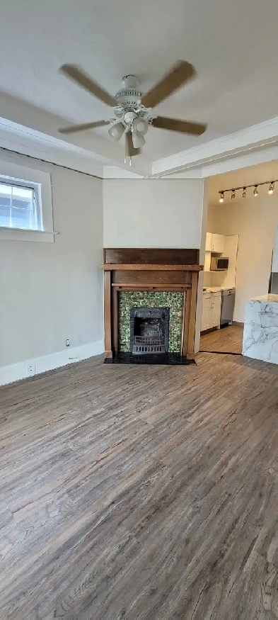 2 Br   sunroom 2,350 Jubilee Image# 4