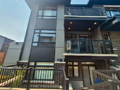 2 BEDROOM MODERN APARTMENT ORLEANS Image# 7