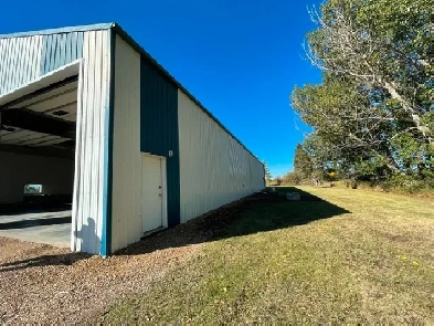 2.5 Acreage Farm House with Large Workshop for rent Image# 3