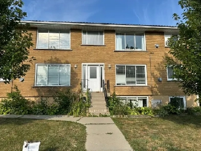 2 bdrm. All incl.  Perfect for young professionals. Avail Sept 1 Image# 3