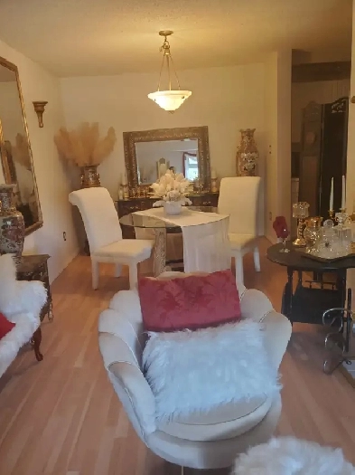 Looking for roomy ...250rent for aug ... Image# 1