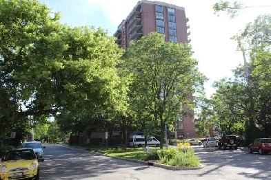 Condo in The Golden Triangle, steps from The Rideau Canal. Image# 6
