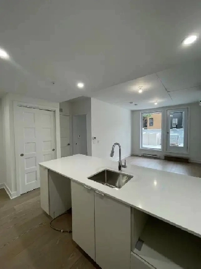 3.5 au coeur du plateau dans une construction récente insonorisé Image# 9
