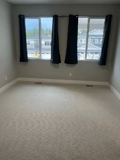 4 Bedroom 3 bathroom duplex Image# 7