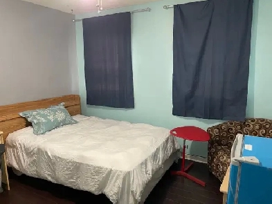 Bright and clean room for male,  near Square One, Mississauga Image# 3