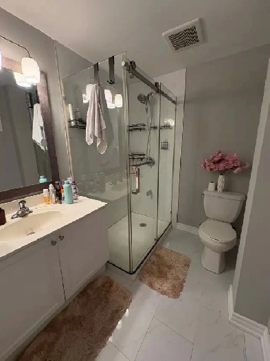 one room with private washroom Image# 2