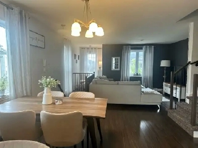 Appartement 4 1/2 sur 2 étages  à loué Image# 9