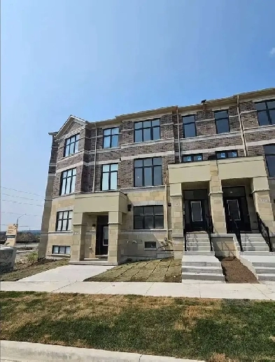 Richmond Hill TH sale for loss Image# 1