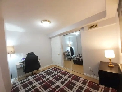 6 mins bus to UTM for students - Room with private bathroom Image# 1