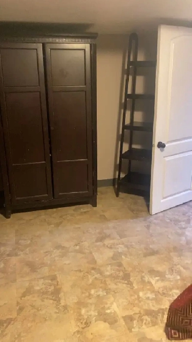male guest room $450 for  student u of Winnipeg west end Image# 7