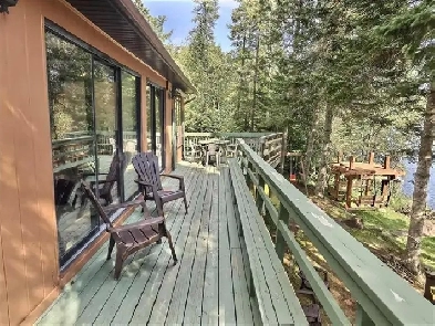 Chalet au bord de lac Beauport - Location de court terme Image# 4