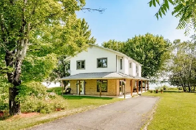 Grand Lac St-François, Ste-Praxède. Magnifique maison! Image# 5