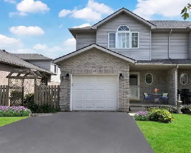 STUNNING 2 BEDROOM LEGAL LOWER UNIT, FAMILY ROOM, PRIVATE PATIO Image# 1