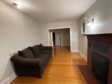 Room for Rent, 10 minute walk to McMaster Image# 1