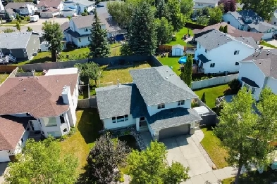 STUNNING 2 STOREY HOME IN HERITAGE LAKES! Image# 5
