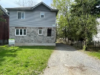 STUDENTS! 6 bedroom renovated house - 50 Hamilton Street Image# 9