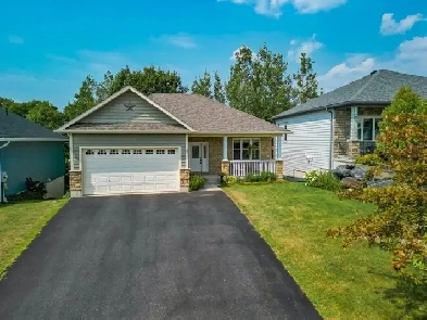 Beautiful 4 Bed, 3 Bath Home with Walkout Lower Level! Image# 9