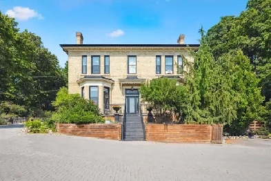 Restored Heritage Estate with 5 Units   Expansion Potential Image# 6