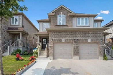 Modern Semi with Finished Basement Backing onto Greenspace Image# 4