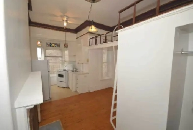 Charming loft in Durand, utilities included! Image# 6