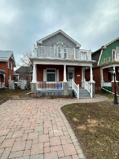 Student-Friendly Charm in the Heart of Peterborough! 4 Bdrm Image# 4