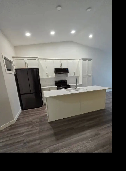 3 Bedroom Plus Den New Townhouse Image# 3