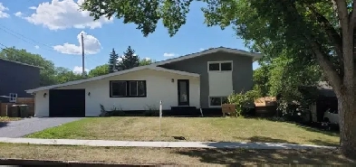 PRICE IMPROVEMENT! This Sturgeon Heights Beauty Has It All!! Image# 1