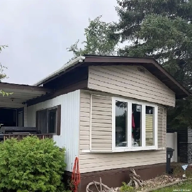 NEW LISTING 250 - 30th Street | Battleford SK014999 Image# 5