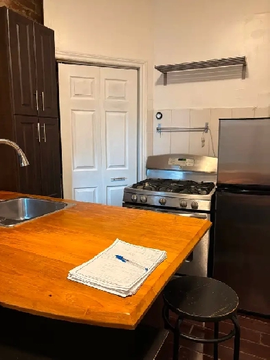 Core downtown Toronto, $1,075 per month, available September 1. Image# 2