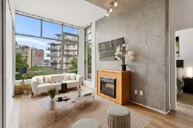 Located in the Heart of Mt Pleasant! Image# 1