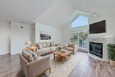 TOP FLOOR CORNER UNIT | UNDERGROUND PARKING | INSUITE LAUNDRY! Image# 10