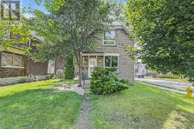 Cash-Flowing Duplex: Great Tenants & Prime Investment Image# 1